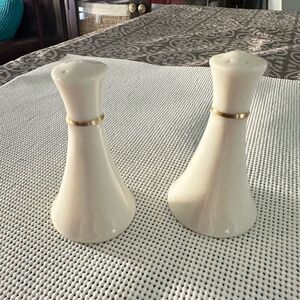Lenox Miramar Salt Pepper Shakers Porcelain 24 Karat Gold Classic Vintage‎